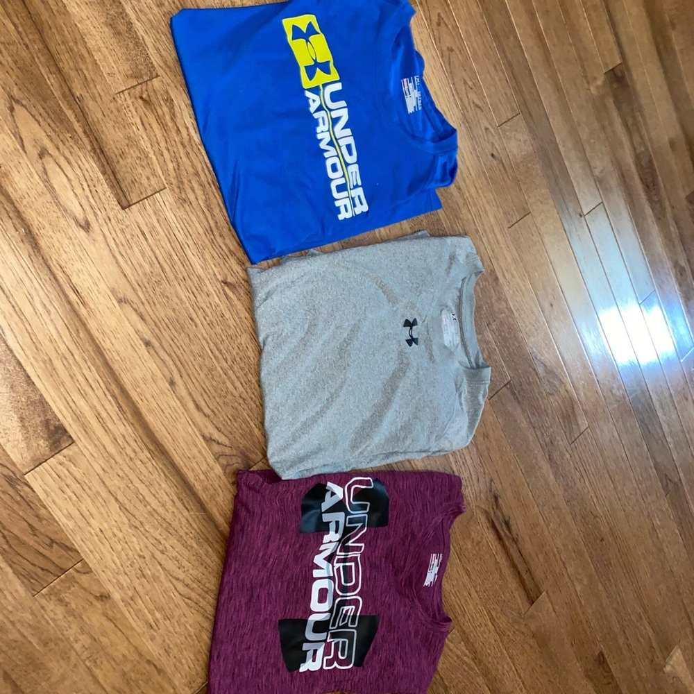 3 large Under Armour performance 👕